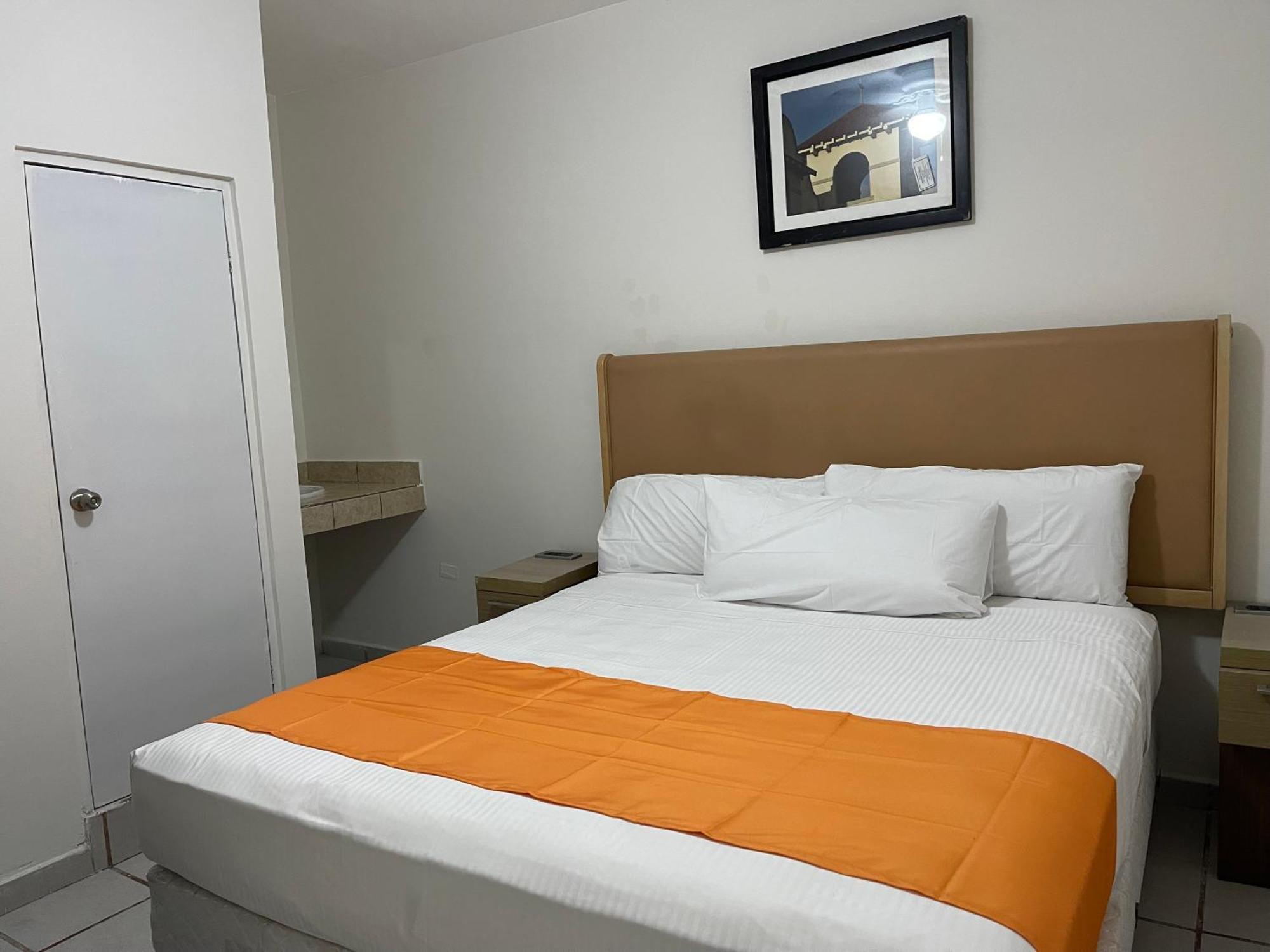 Hotel Las Palmas Ла Пас Екстериор снимка