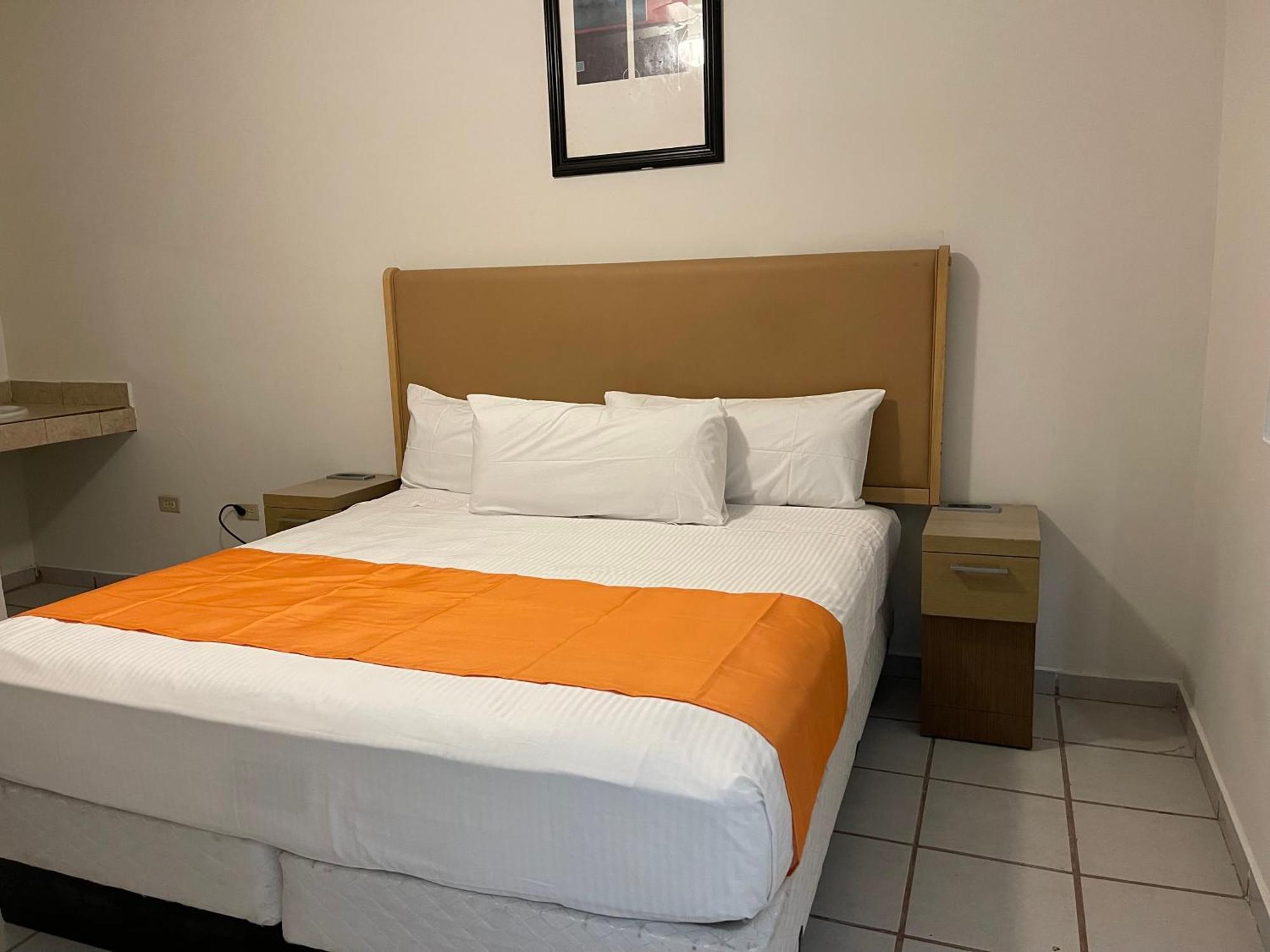 Hotel Las Palmas Ла Пас Екстериор снимка